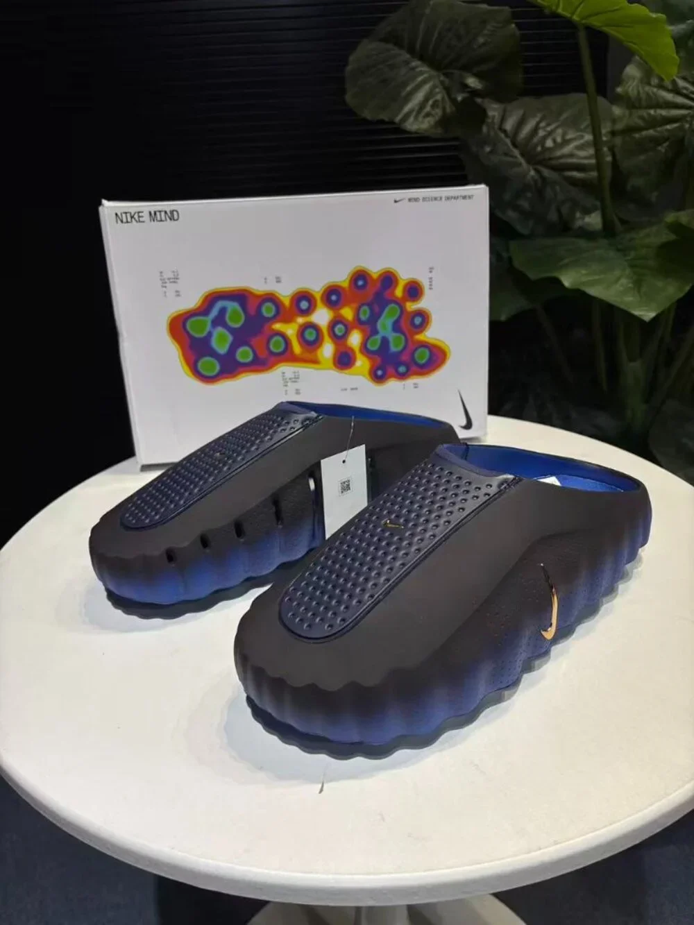 mind001 Slippers, massage shoes.